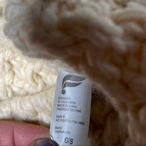 Fabletics Beanie Hat - Picture 6 of 6